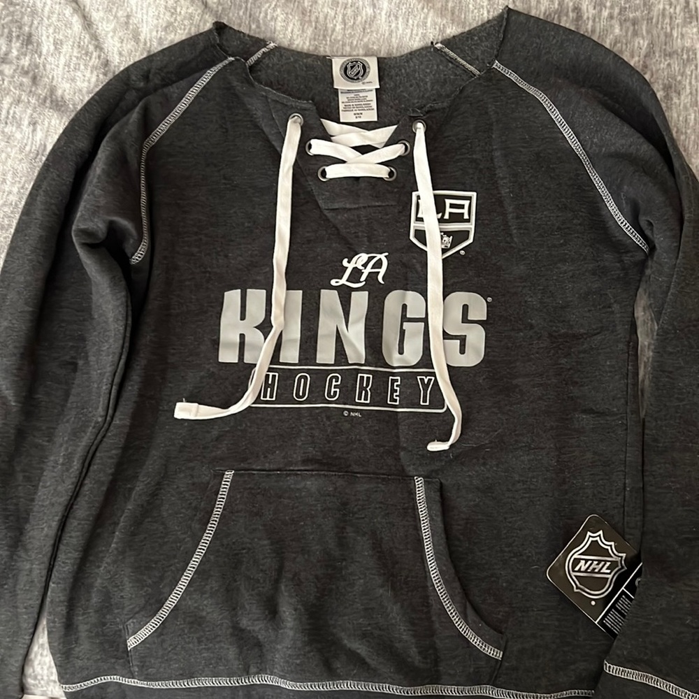 LA Kings Pullover. NWT :)